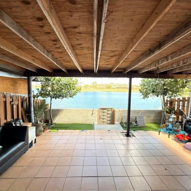 Foto de propiedad en 13431 SW 16th Lane, Miami, FL 33175 Miami con MLS# 