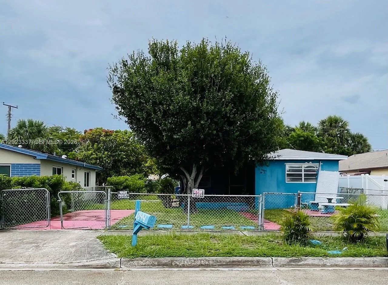 Foto de propiedad en 1344 W 10th Street, Riviera Beach, FL 33404 Riviera Beach con MLS# 