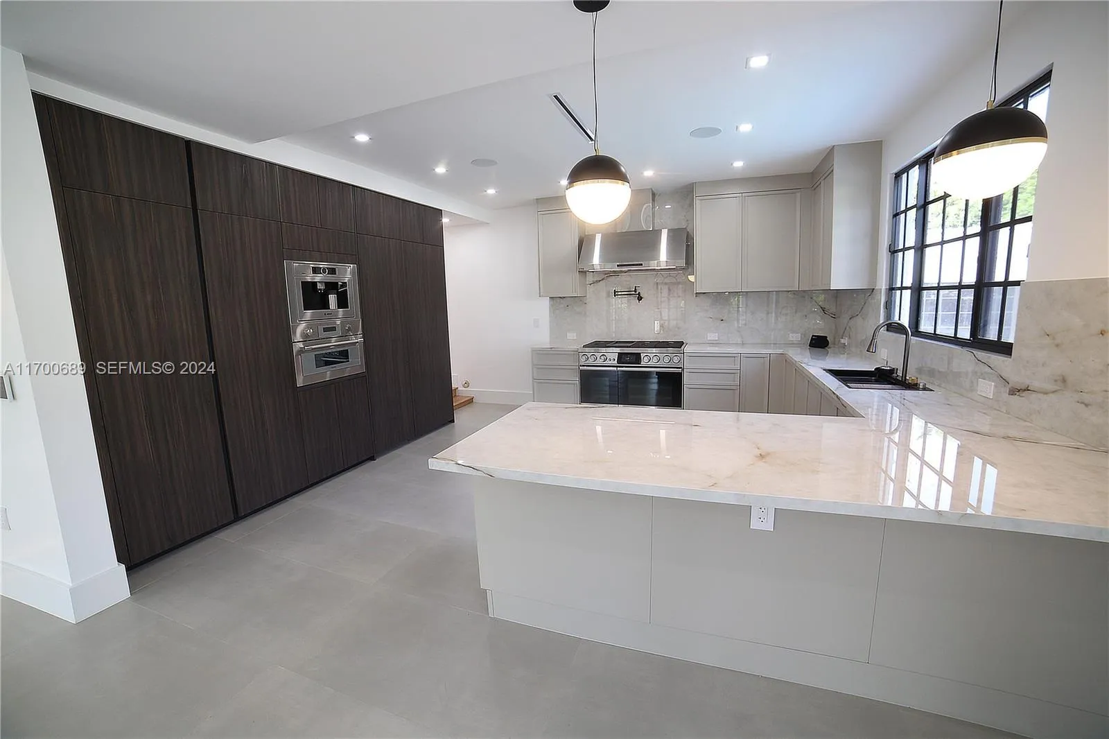 Foto de propiedad en 1345 Hollywood Boulevard, Hollywood, FL 33019 Hollywood con MLS# 