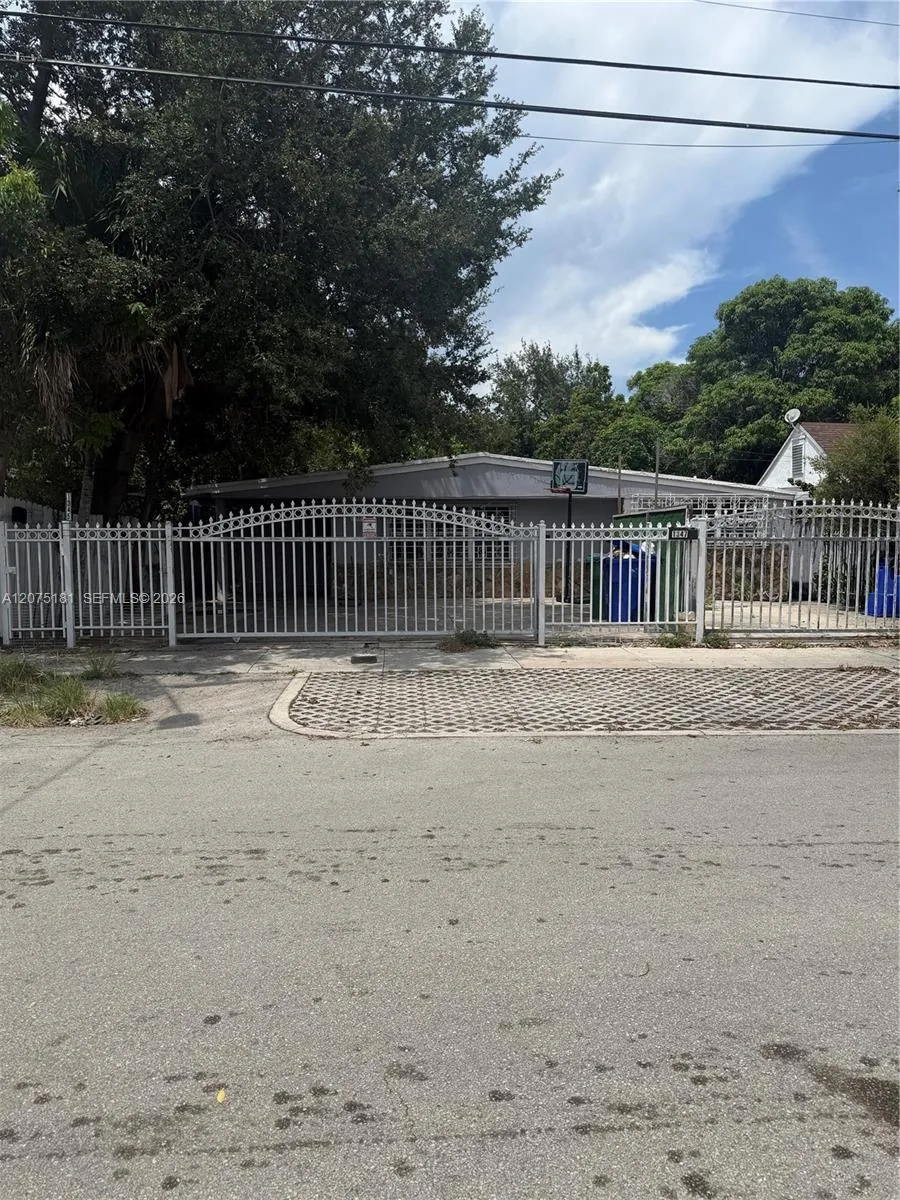 En Venta 1345 NW 25th Street, Miami, FL 33142, Miami, FL 33142