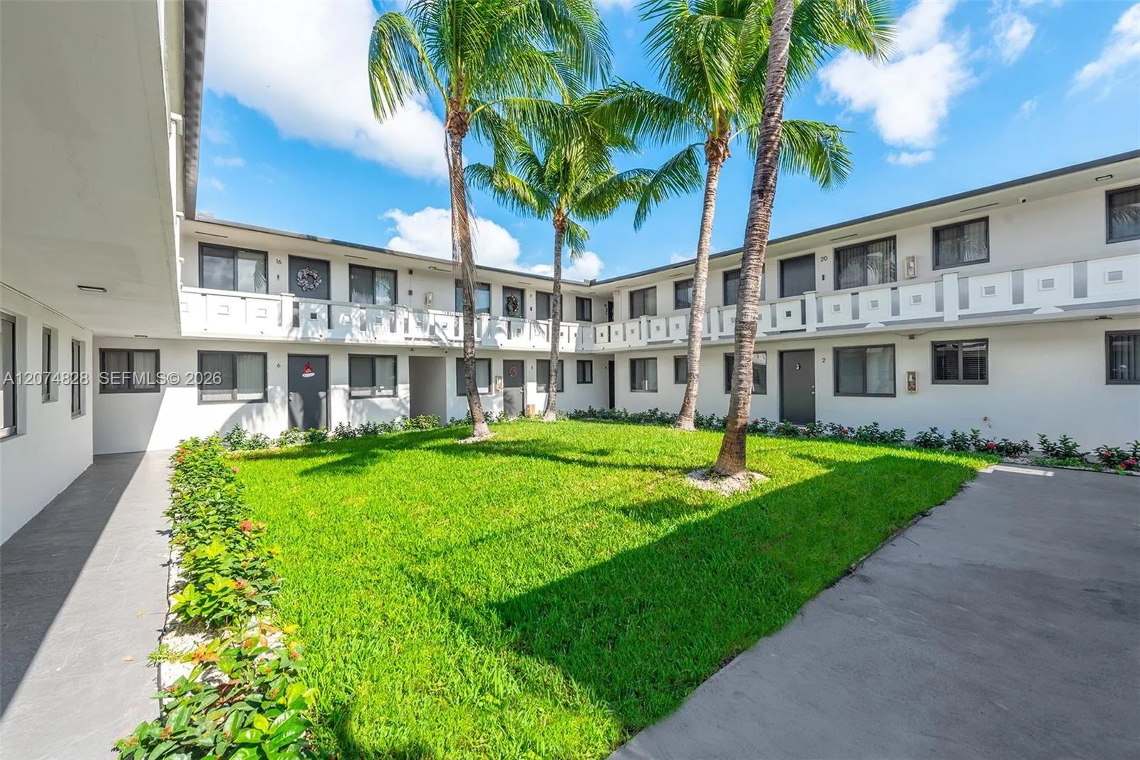 Foto de propiedad en 1345 W 28th Street 12, Hialeah, FL 33010 Hialeah con MLS# 