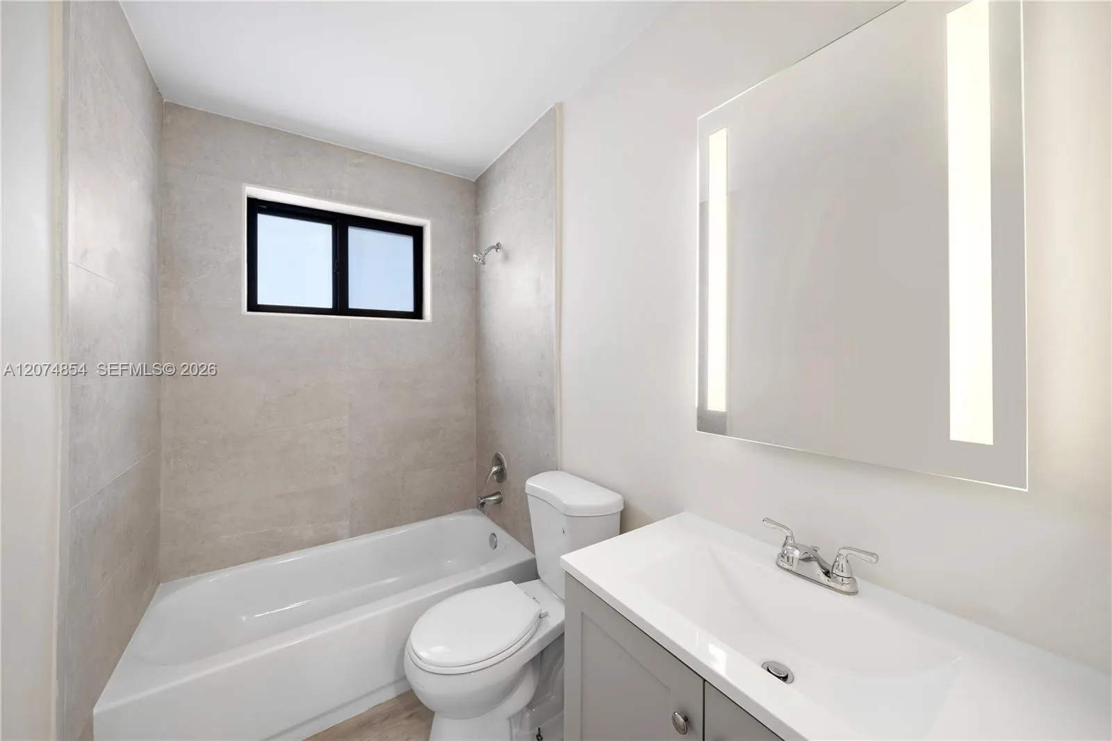 Foto de propiedad en 1345 W 28th Street 17, Hialeah, FL 33010 Hialeah con MLS# 