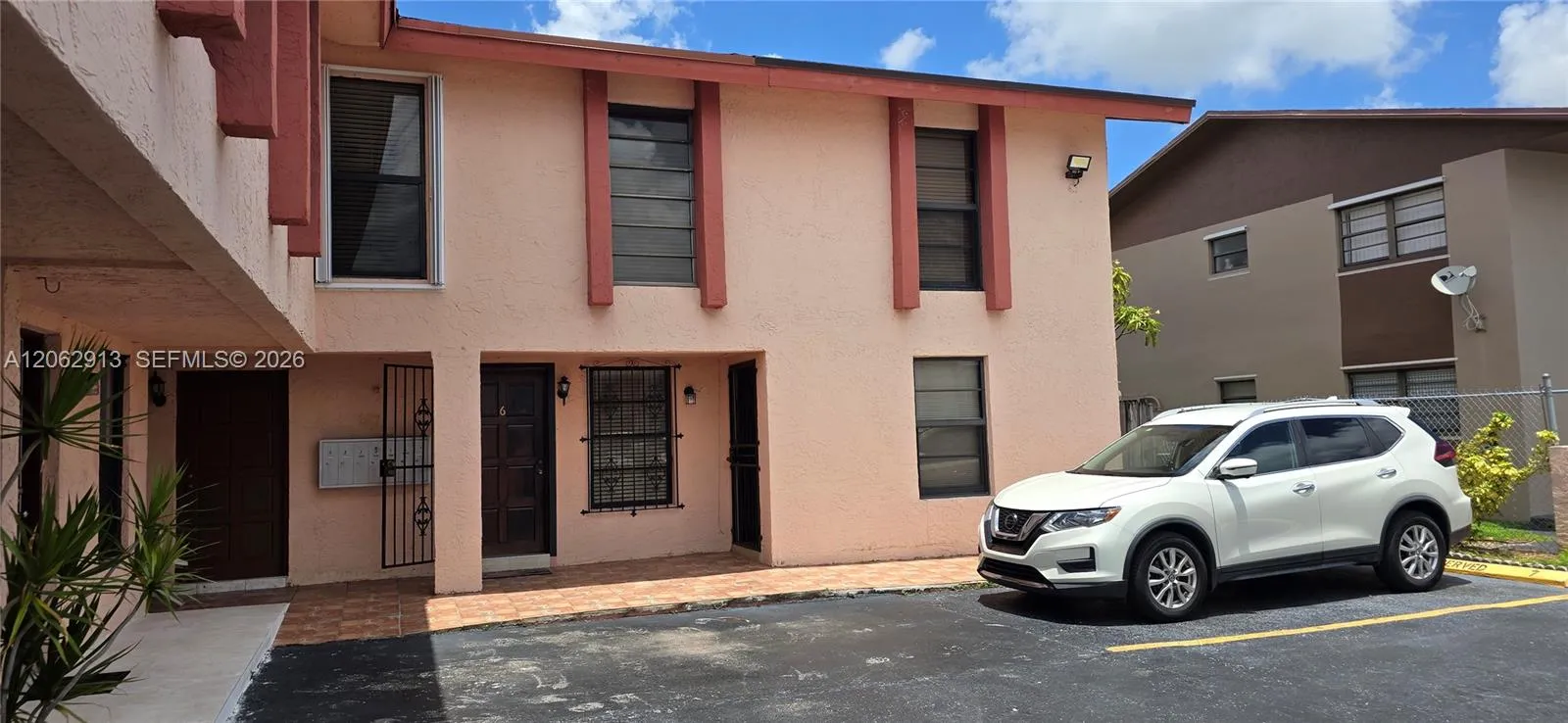 Vendido 1345 W 41st Street 6, Hialeah, FL 33012, Hialeah, FL 33012