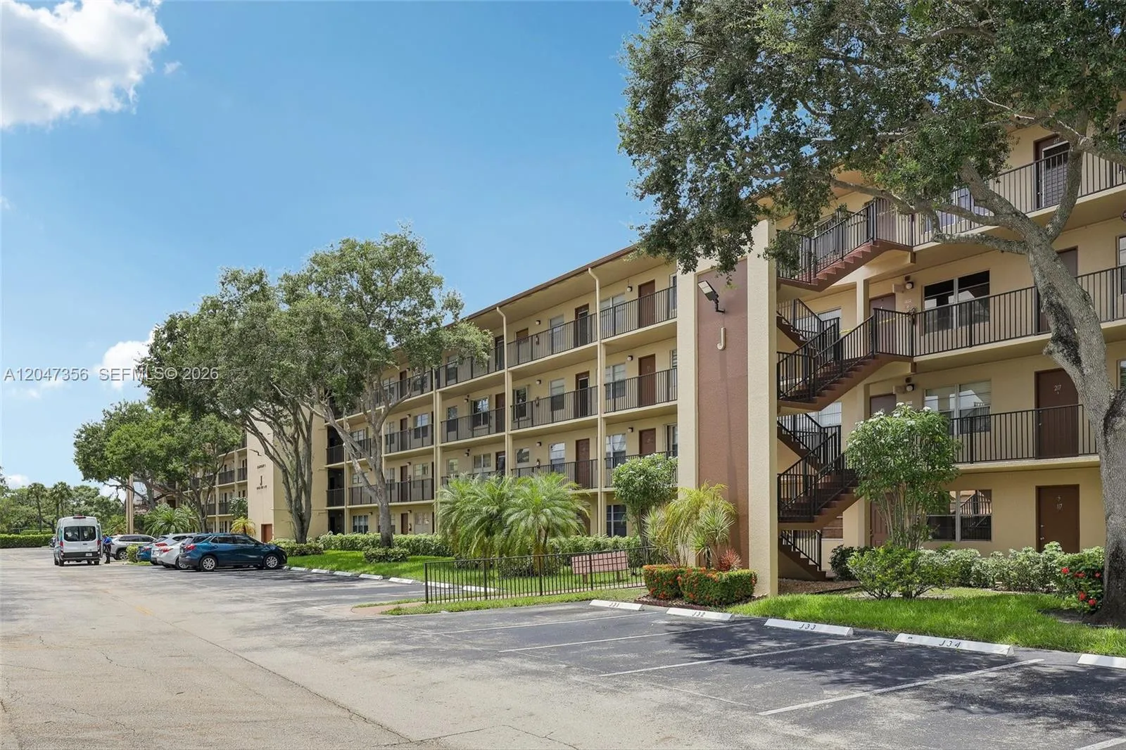Foto de propiedad en 13455 SW 9th Court 108J, Pembroke Pines, FL 33027 Pembroke Pines con MLS# 