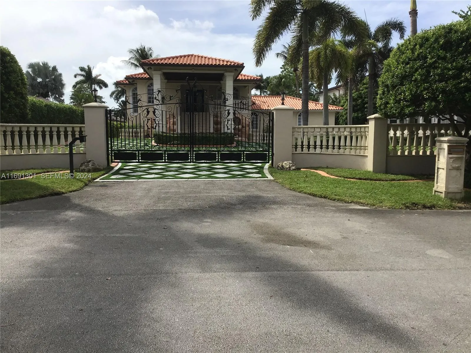 Foto de propiedad en 13460 SW 32nd Street, Miami, FL 33175 Miami con MLS# 
