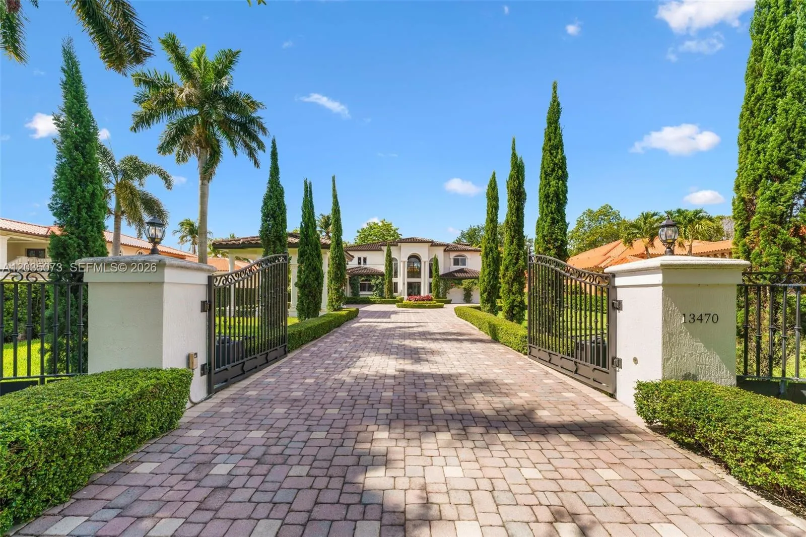 Foto de propiedad en 13470 SW 32nd Street, Miami, FL 33175 Miami con MLS# 