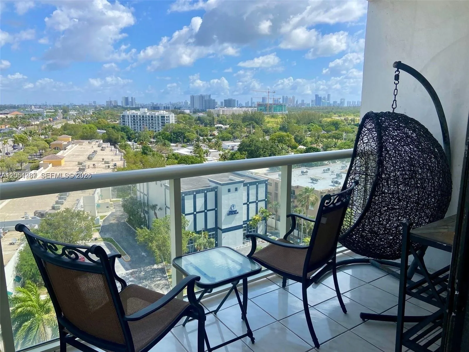 Foto de propiedad en 13499 Biscayne Boulevard 1111, North Miami, FL 33181 North Miami con MLS# 