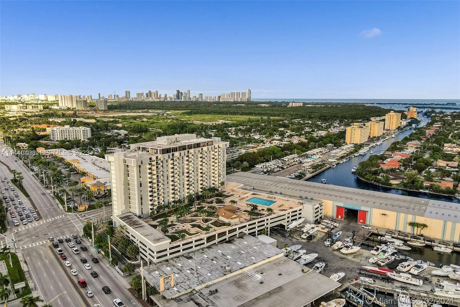 Foto de propiedad en 13499 Biscayne Boulevard 1408, North Miami, FL 33181 North Miami con MLS# 