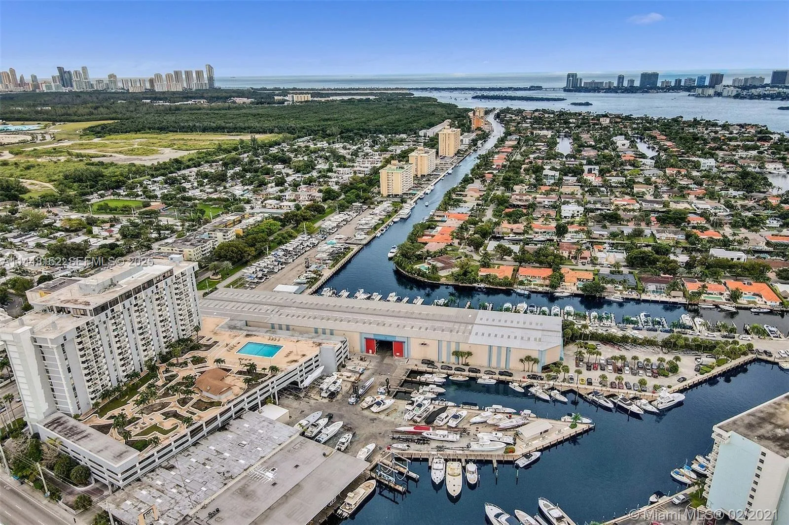 Foto de propiedad en 13499 Biscayne Boulevard 1513, North Miami, FL 33181 North Miami con MLS# 