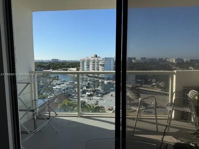 Foto de propiedad en 13499 Biscayne Boulevard 902, North Miami, FL 33181 North Miami con MLS# 