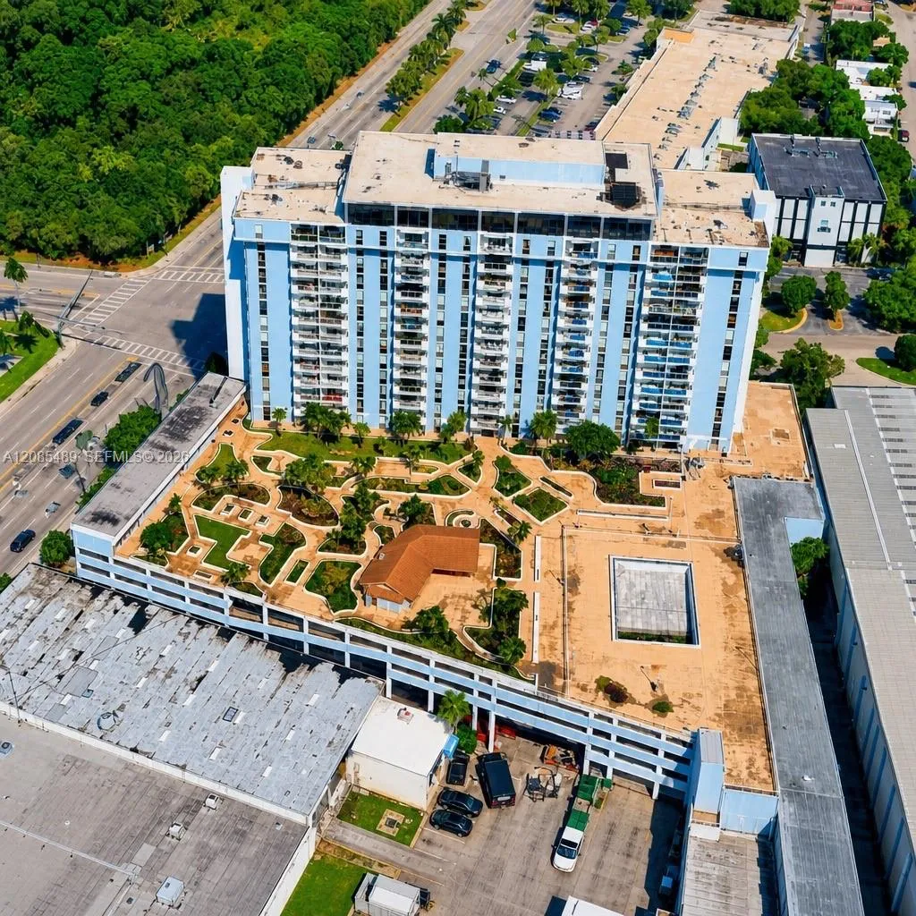Foto de propiedad en 13499 Biscayne Boulevard CU203, North Miami, FL 33181 North Miami con MLS# 