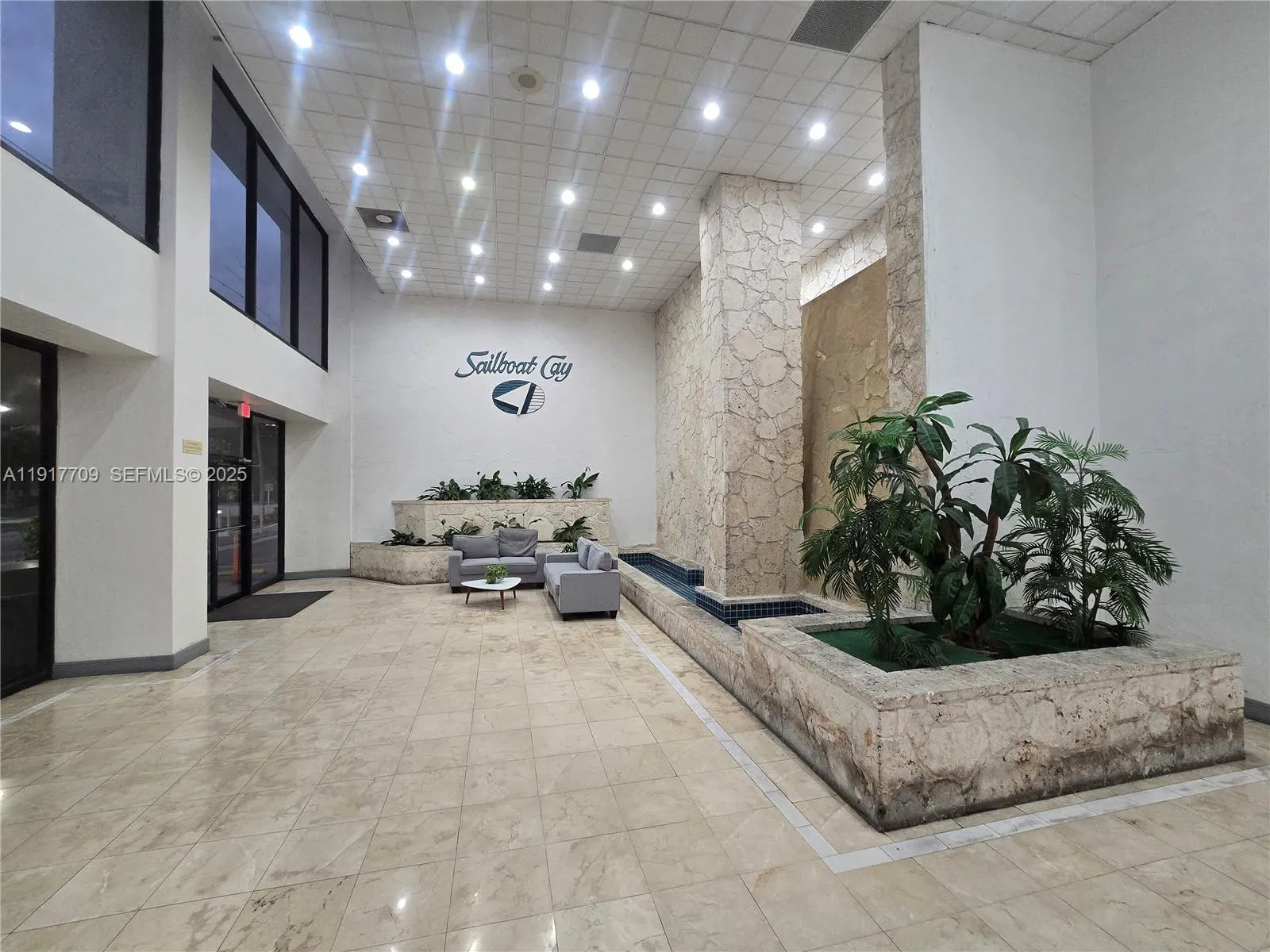 Foto de propiedad en 13499 Biscayne Boulevard CUM8, North Miami, FL 33181 North Miami con MLS# 