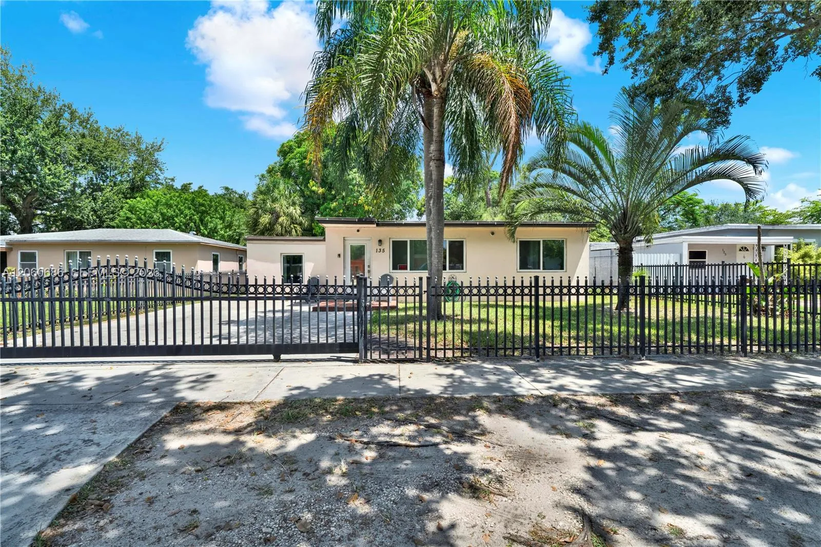 Foto de propiedad en 135 NW 121st Street, North Miami, FL 33168 North Miami con MLS# 
