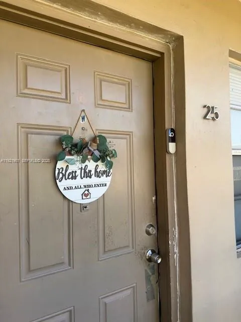 Foto de propiedad en 1350 NE 119th Street 1350-25, Miami, FL 33161 Miami con MLS# 
