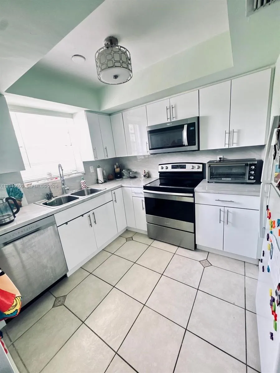 Foto de propiedad en 1350 NE 119th Street 135021, Miami, FL 33161 Miami con MLS# 