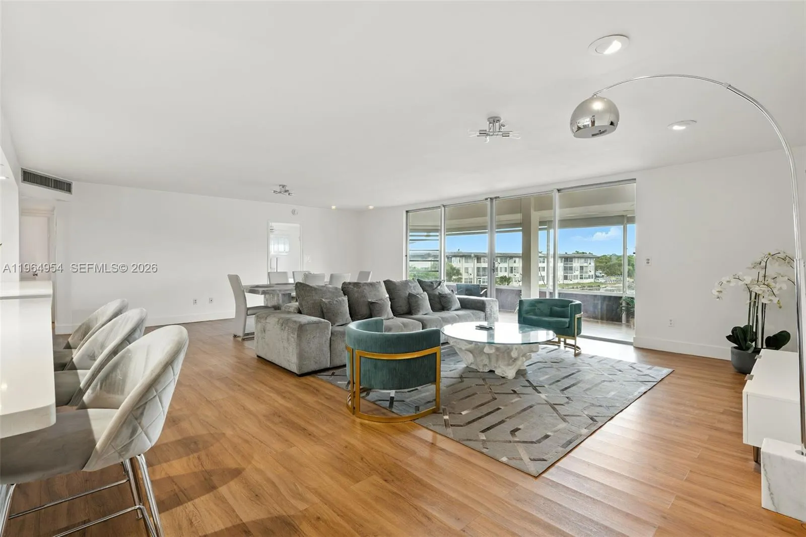 Vendido 1350 NE 191st Street B307, Miami, FL 33179, Miami, FL 33179