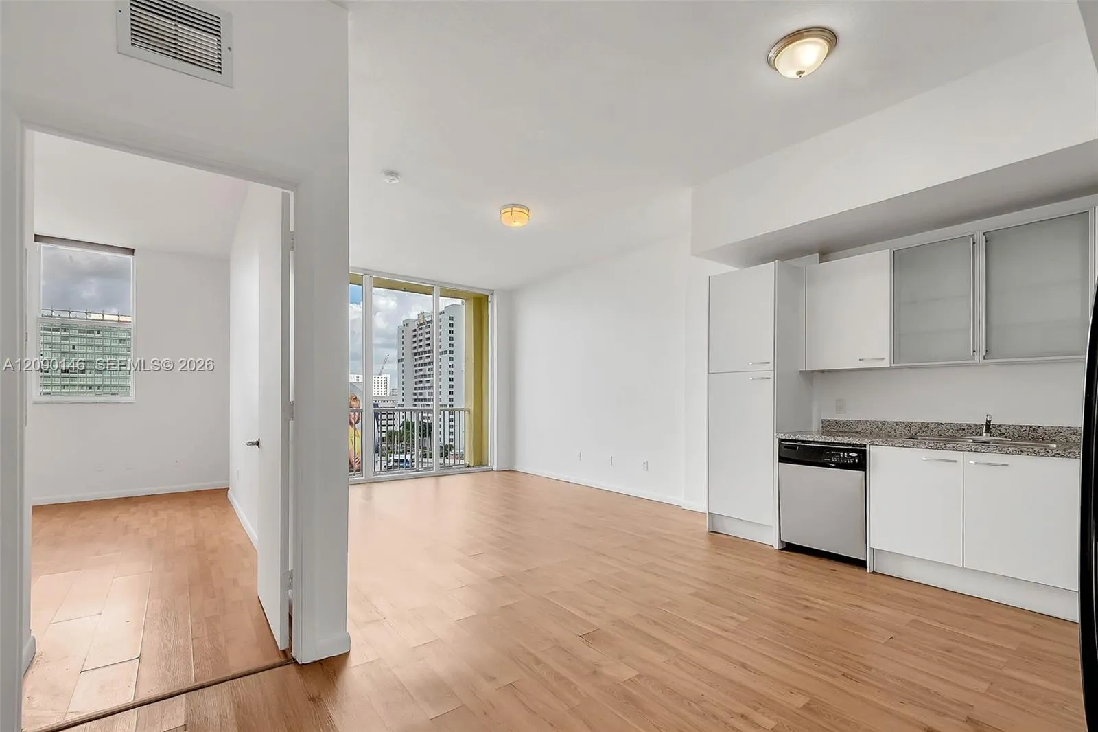 En Renta 1350 NW 8th Court B-7, Miami, FL 33136, Miami, FL 33136