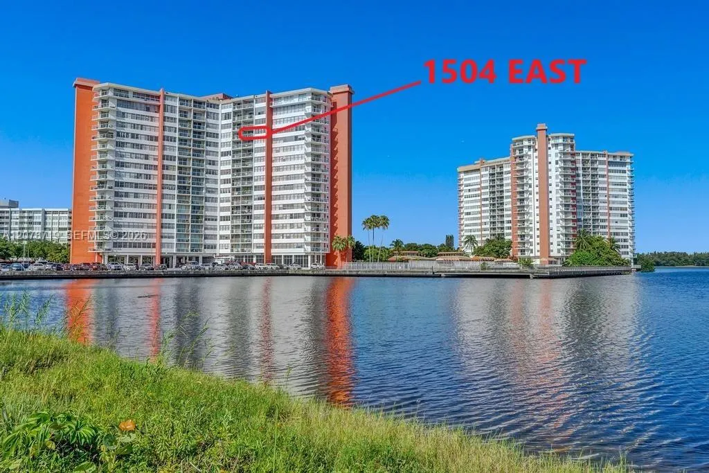 En Venta 1351 NE Miami Gardens Drive 1504E, Miami, FL 33179, Miami, FL 33179