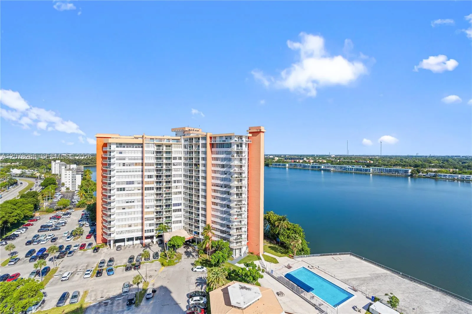 En Renta 1351 NE Miami Gardens Drive 1603E, Miami, FL 33179, Miami, FL 33179