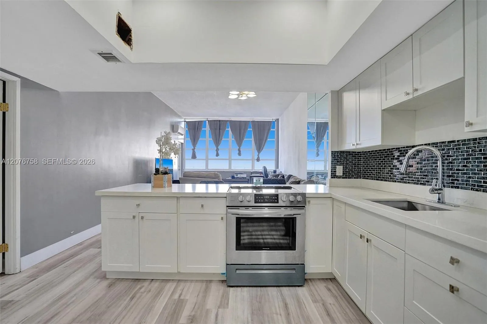 En Venta 1351 NE Miami Gardens Drive 1703E, Miami, FL 33179, Miami, FL 33179