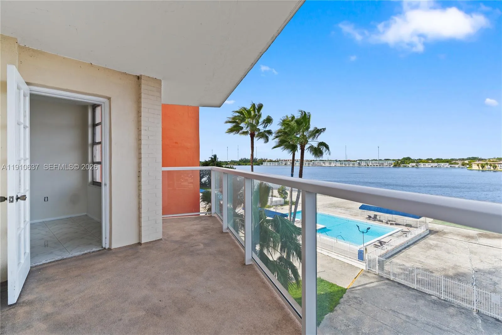 Foto de propiedad en 1351 NE Miami Gardens Drive 406E, Miami, FL 33179 Miami con MLS# 