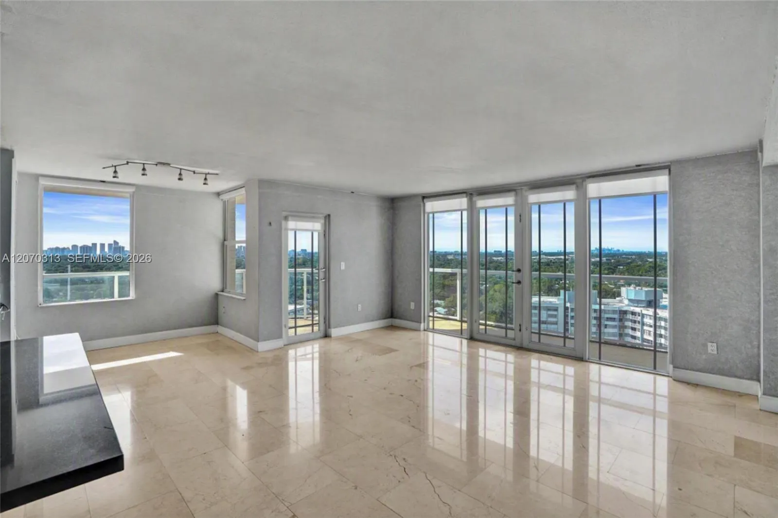En Venta 1351 NE Miami Gardens Drive PH15E, Miami, FL 33179, Miami, FL 33179