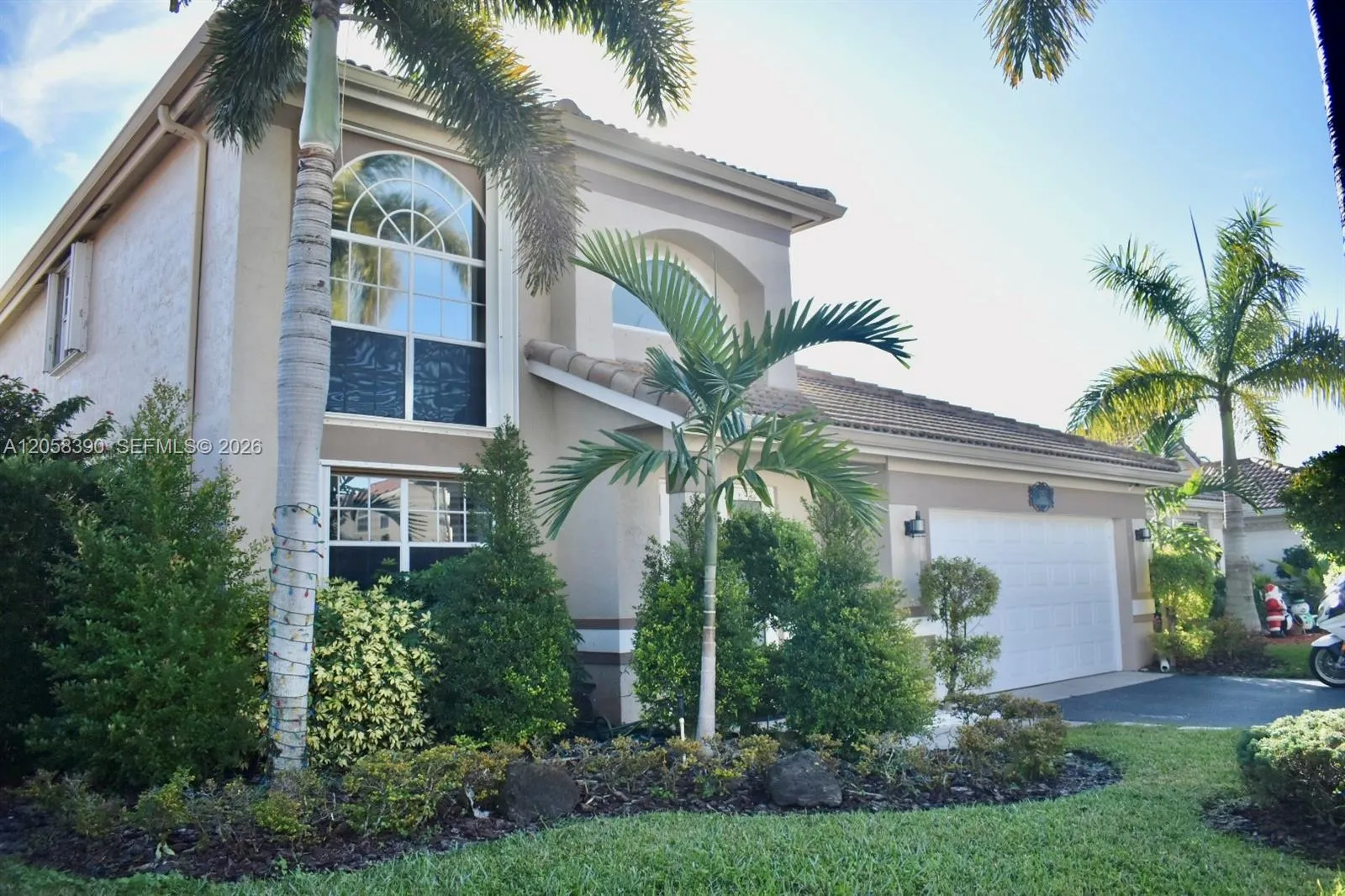 Foto de propiedad en 1352 NW 129th Way, Sunrise, FL 33323 Sunrise con MLS# 