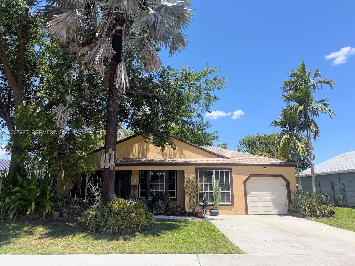 Vendido 13541 SW 10th Place, Davie, FL 33325, Davie, FL 33325