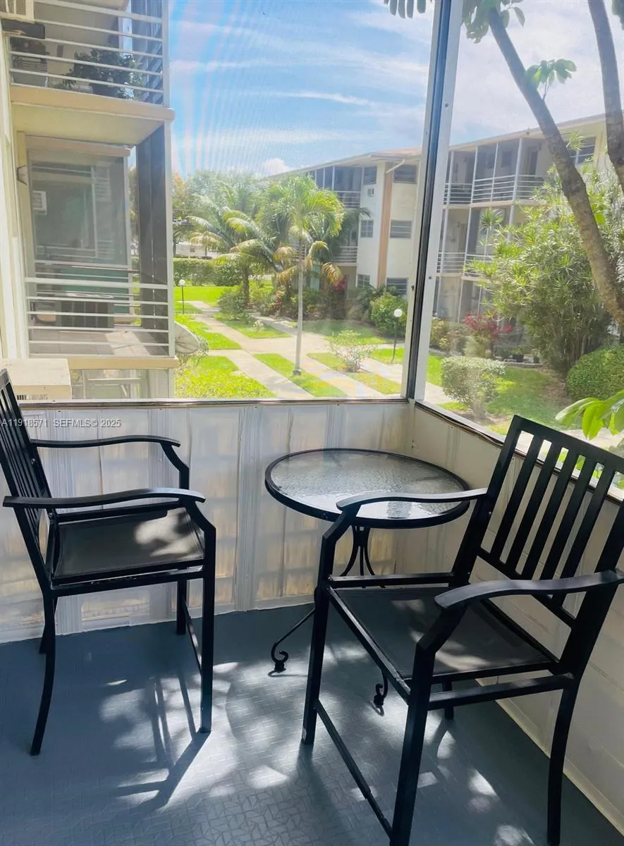 En Venta 1355 NE 167th Street 209, Miami, FL 33162, Miami, FL 33162