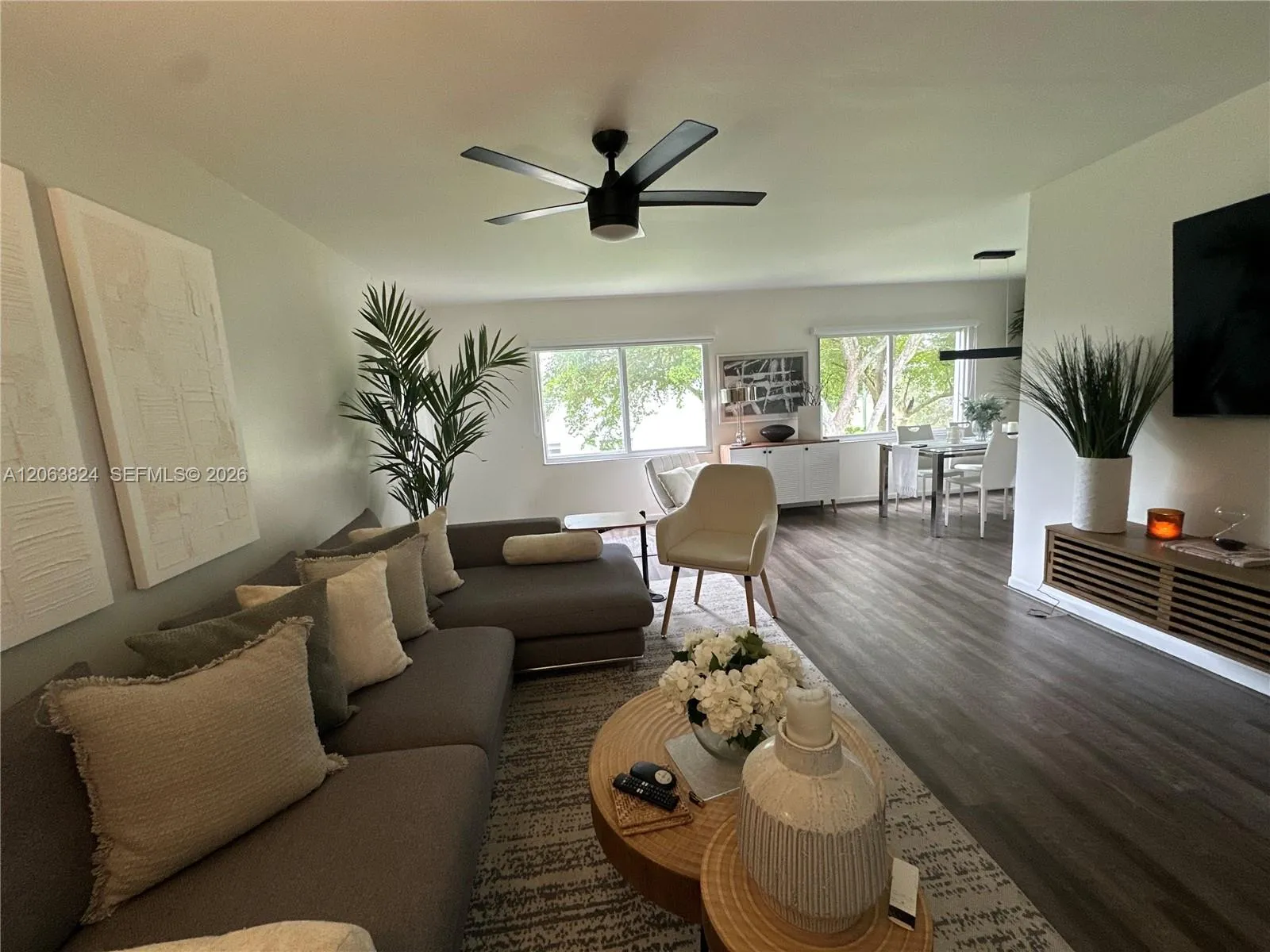 Foto de propiedad en 13550 SW 6th Court 301A, Pembroke Pines, FL 33027 Pembroke Pines con MLS# 