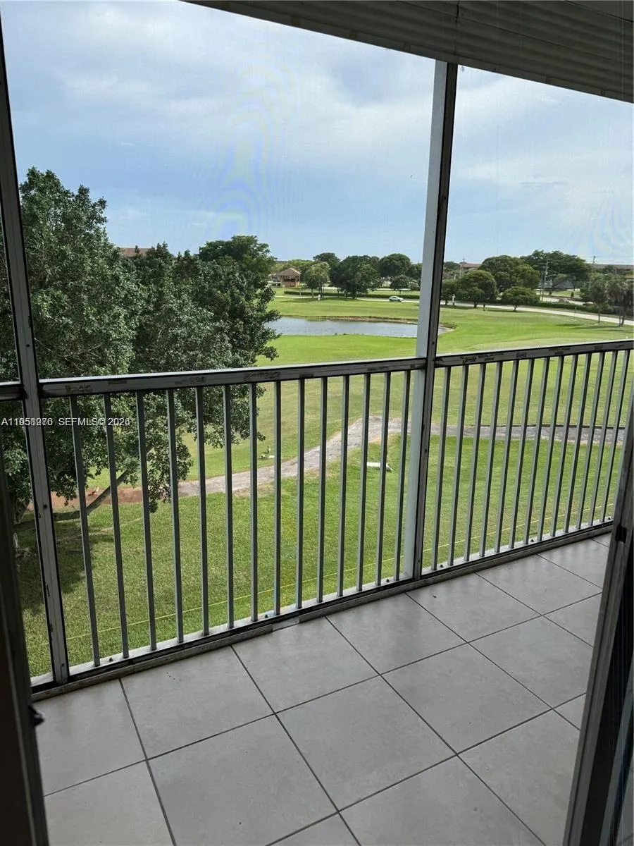 Foto de propiedad en 13550 SW 6th Court 409A, Pembroke Pines, FL 33027 Pembroke Pines con MLS# 