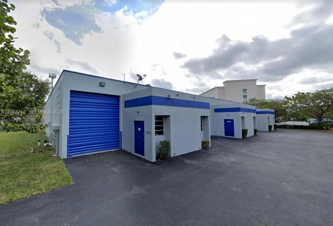 Foto de propiedad en 13552 SW 129th Street, Miami, FL 33186 Miami con MLS# 