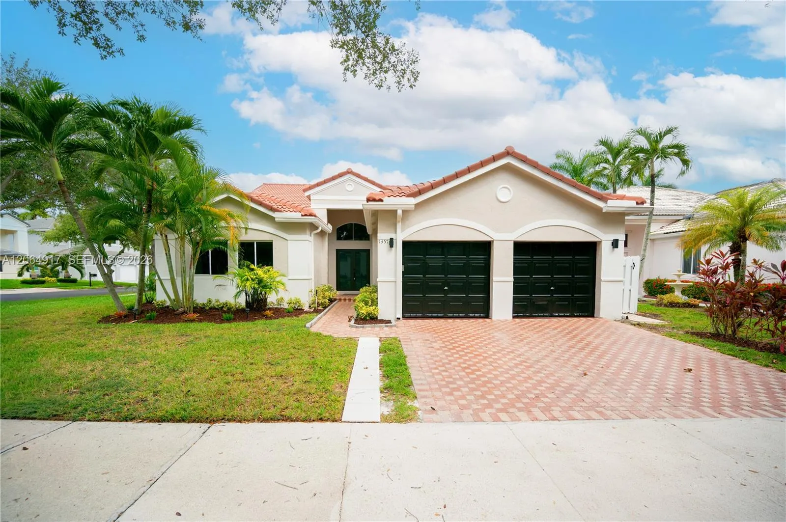 Foto de propiedad en 1357 Camellia Lane, Weston, FL 33326 Weston con MLS# 