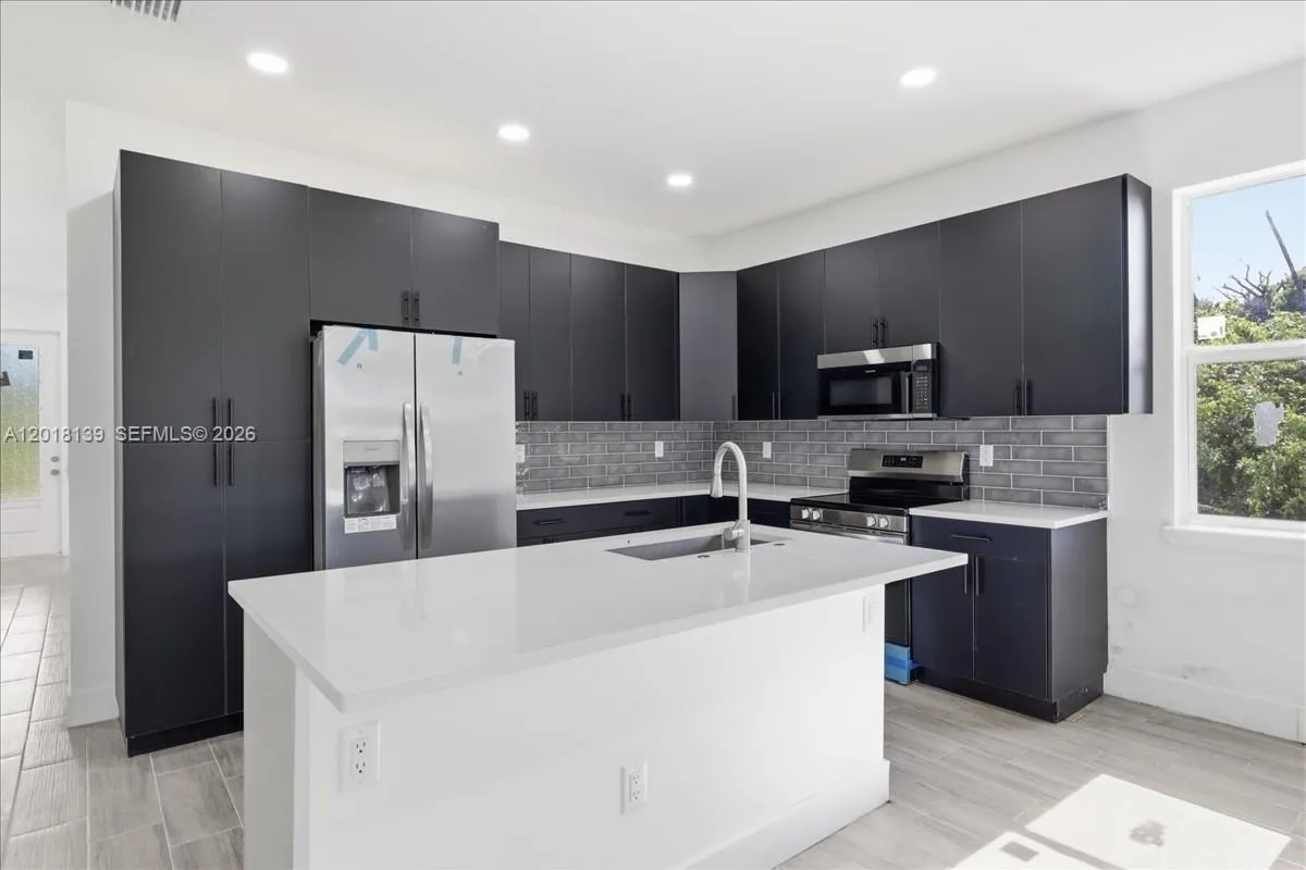 Foto de propiedad en 136 Lomas Road, FL 33947  con MLS# 