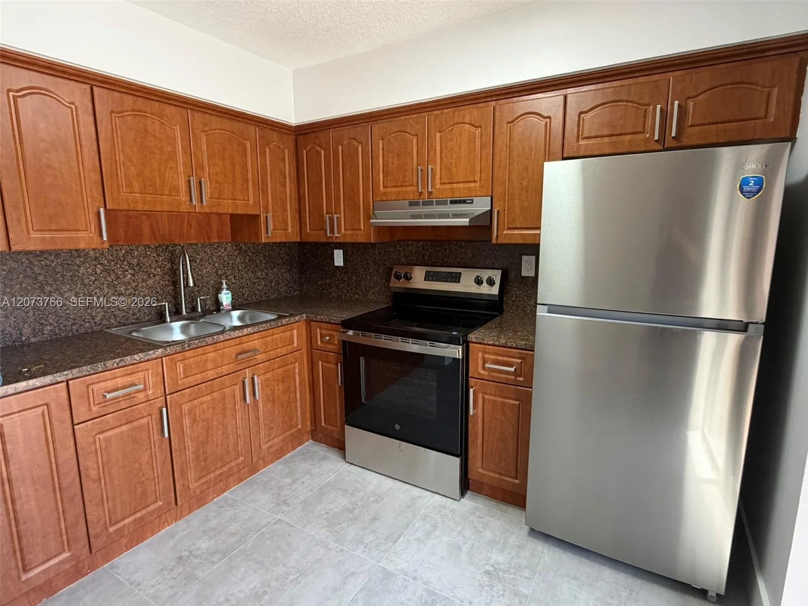 Foto de propiedad en 1360 W 41st Street 103, Hialeah, FL 33012 Hialeah con MLS# 