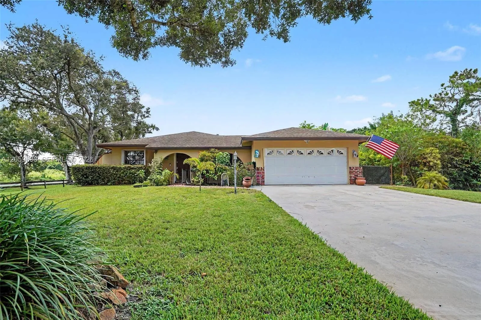Foto de propiedad en 13602 SW 24th Street, Davie, FL 33325 Davie con MLS# 