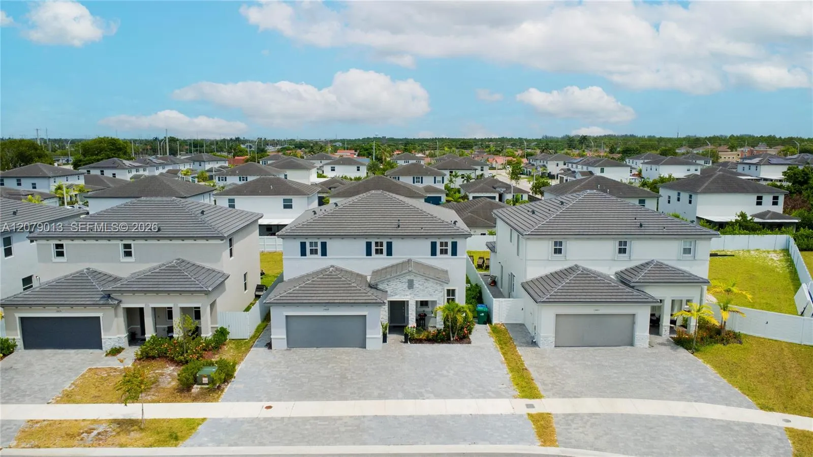 Foto de propiedad en 13609 SW 185th Lane, Miami, FL 33177 Miami con MLS# 