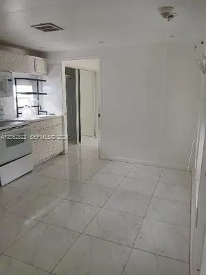 En Renta 13621 NE 25th Avenue -, North Miami, FL 33181, North Miami, FL 33181