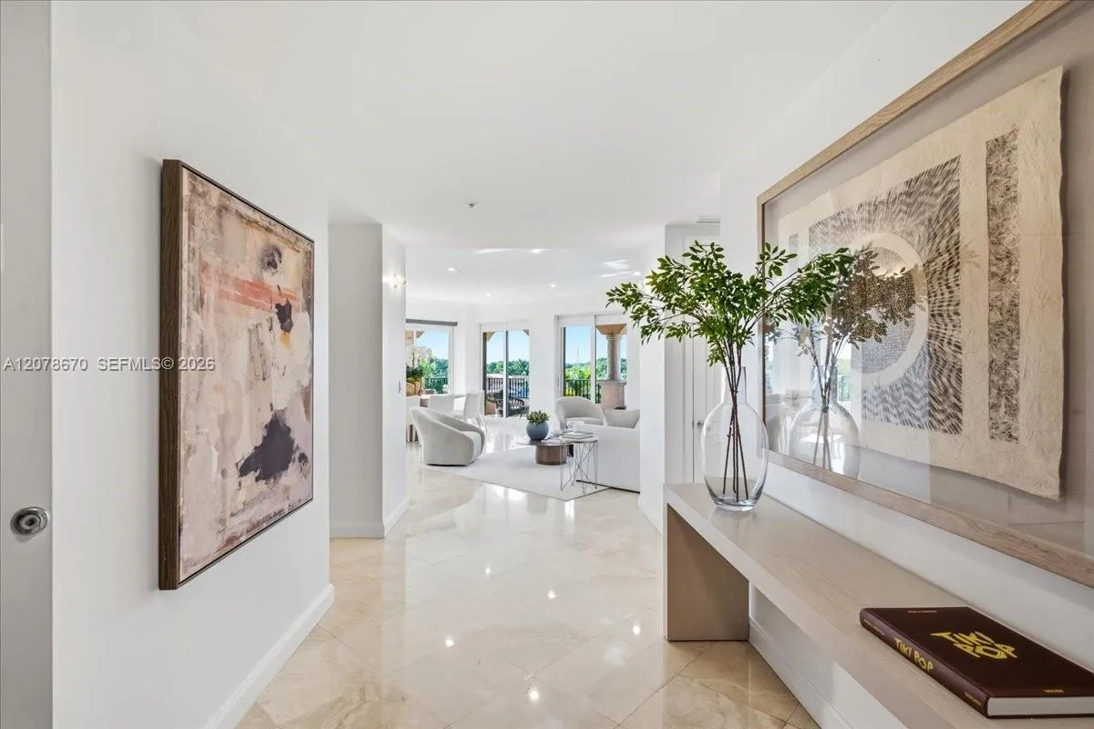 Foto de propiedad en 13633 Deering Bay Drive 256, Coral Gables, FL 33158 Coral Gables con MLS# 