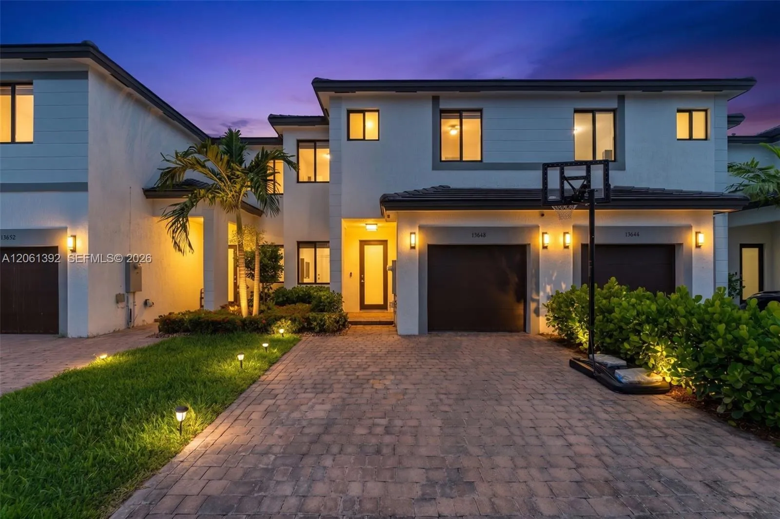 Foto de propiedad en 13648 SW 157th Court 13648, Miami, FL 33196 Miami con MLS# 