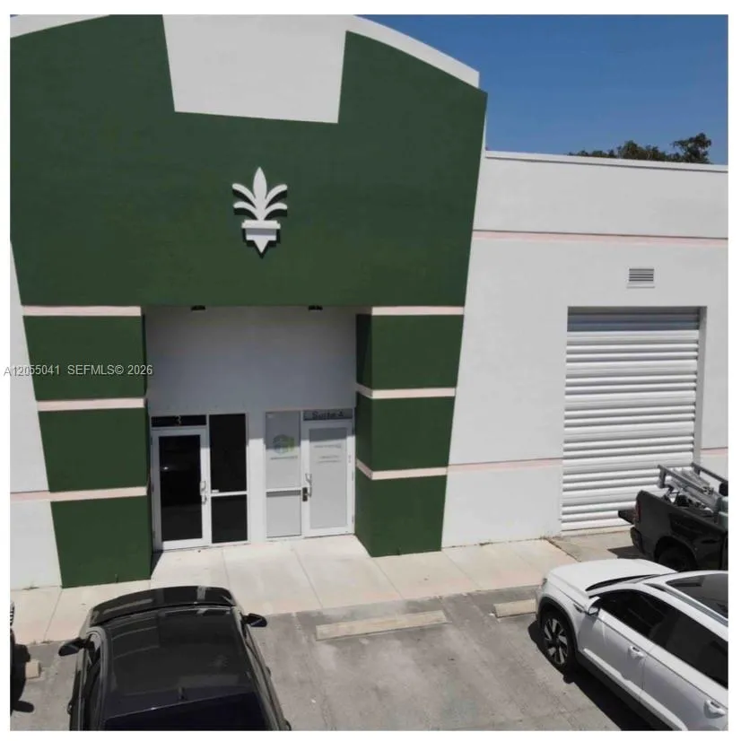 Foto de propiedad en 1365 NW 98th Court 4, Doral, FL 33172 Doral con MLS# 
