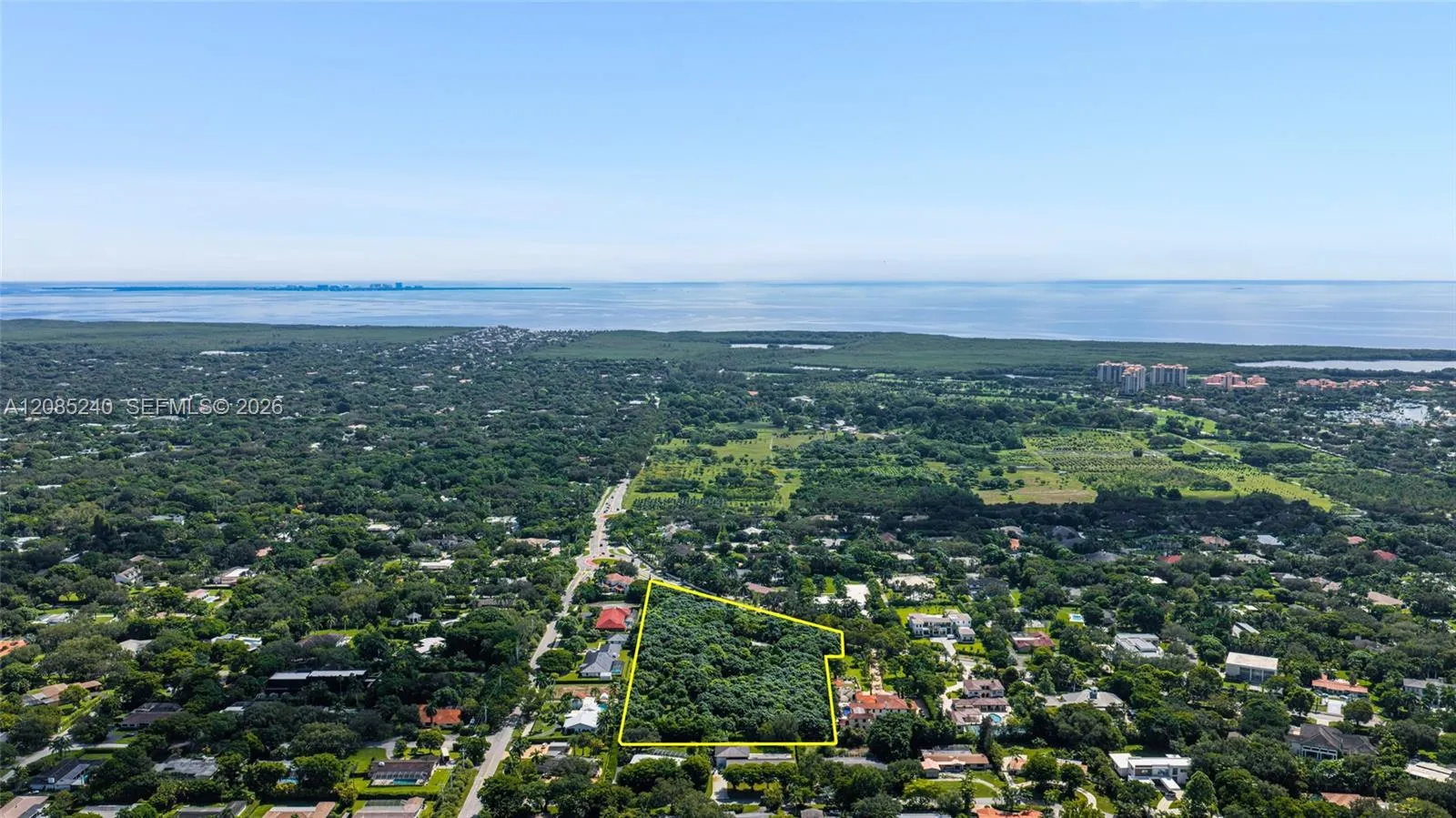 Foto de propiedad en 13650 Old Cutler Road, Palmetto Bay, FL 33158 Palmetto Bay con MLS# 