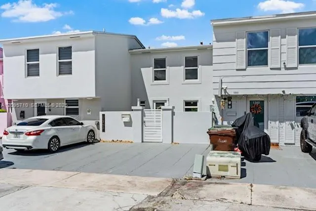 En Venta 1369 W 69th Street, Hialeah, FL 33014, Hialeah, FL 33014