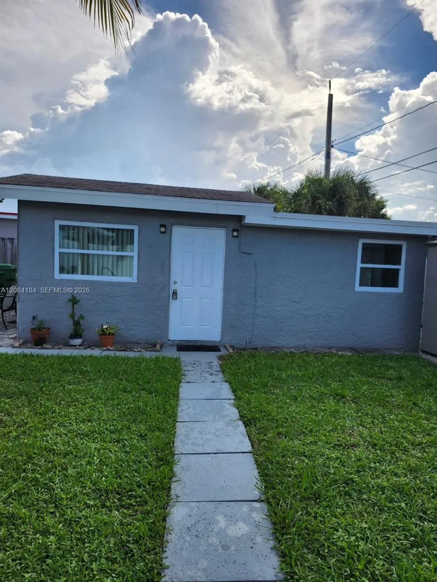 En Renta 137 Abaco Drive 1, Palm Springs, FL 33461, Palm Springs, FL 33461