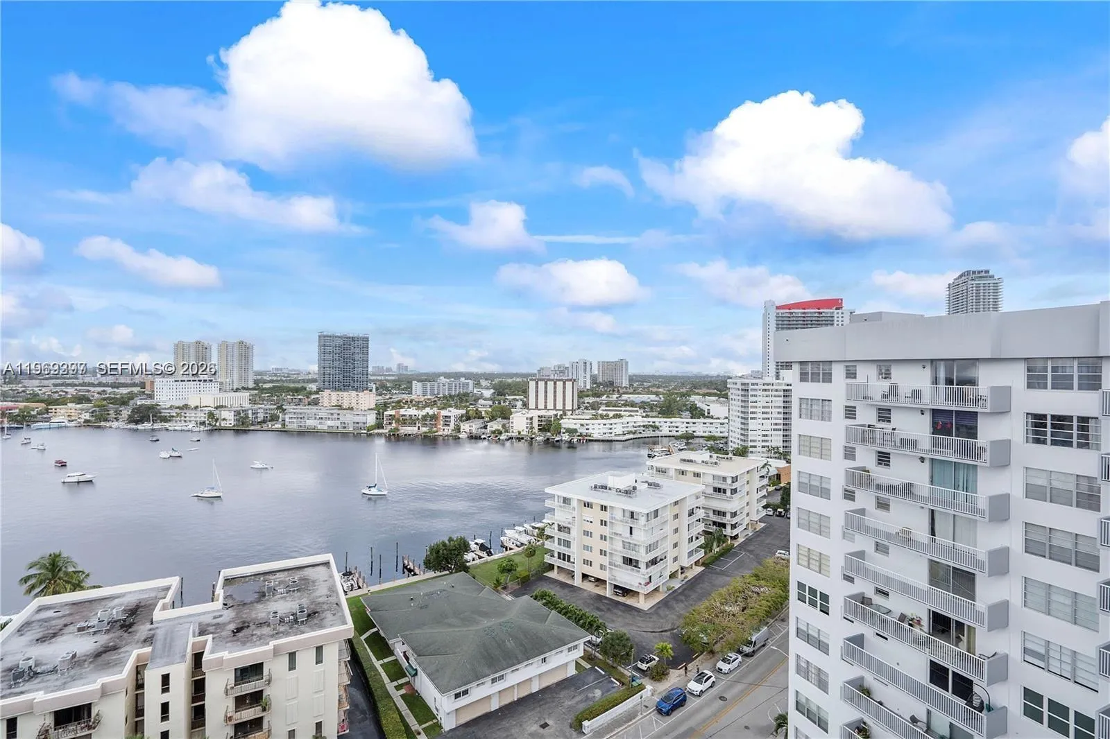 Foto de propiedad en 137 Golden Isles Drive 1609, Hallandale Beach, FL 33009 Hallandale Beach con MLS# 