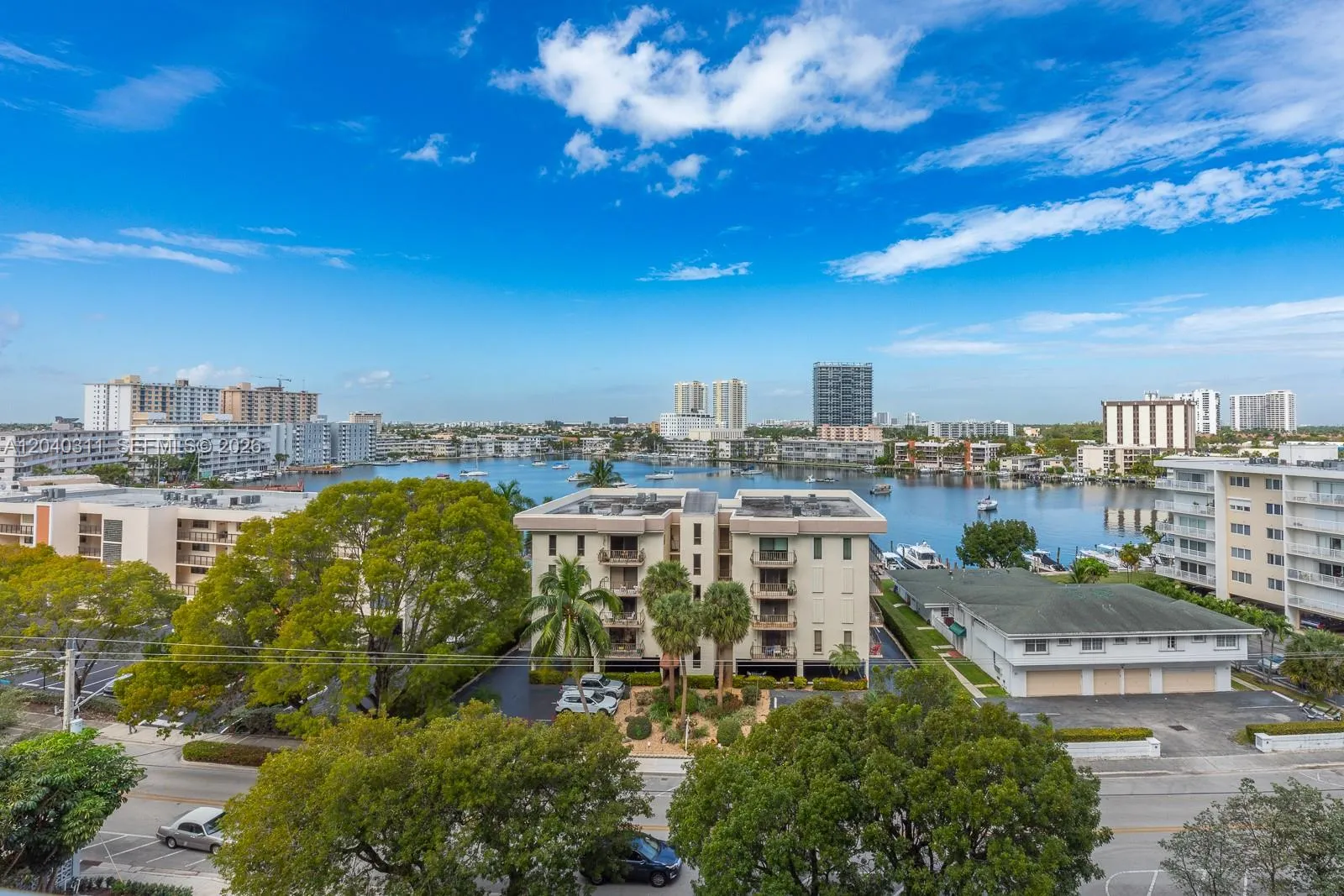 Foto de propiedad en 137 Golden Isles Drive 809, Hallandale Beach, FL 33009 Hallandale Beach con MLS# 