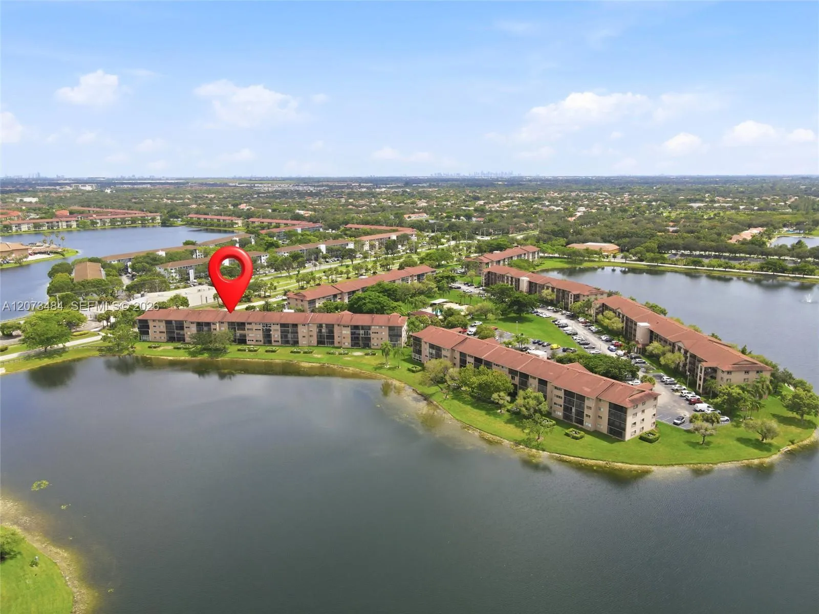 Foto de propiedad en 13701 SW 12th Street 311A, Pembroke Pines, FL 33027 Pembroke Pines con MLS# 