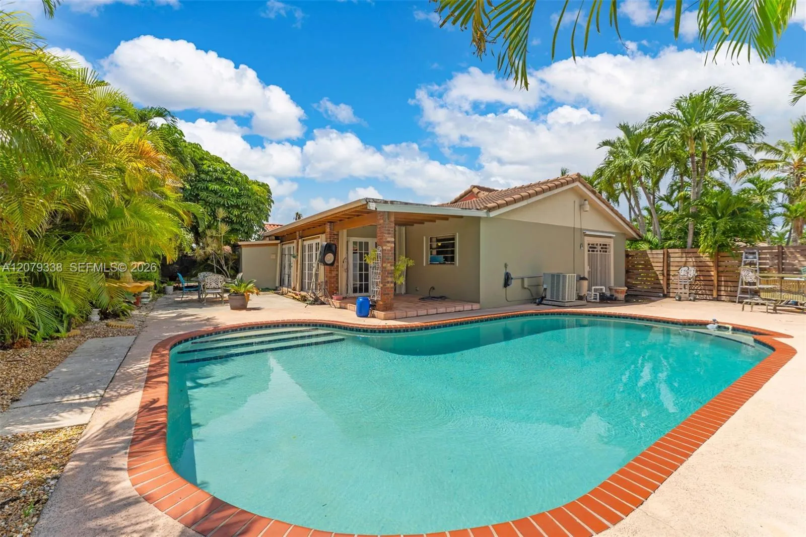 En Venta 13706 SW 14th Street, Miami, FL 33184, Miami, FL 33184