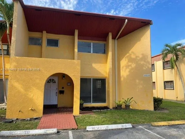 Foto de propiedad en 13721 SW 84th Street G, Miami, FL 33183 Miami con MLS# 