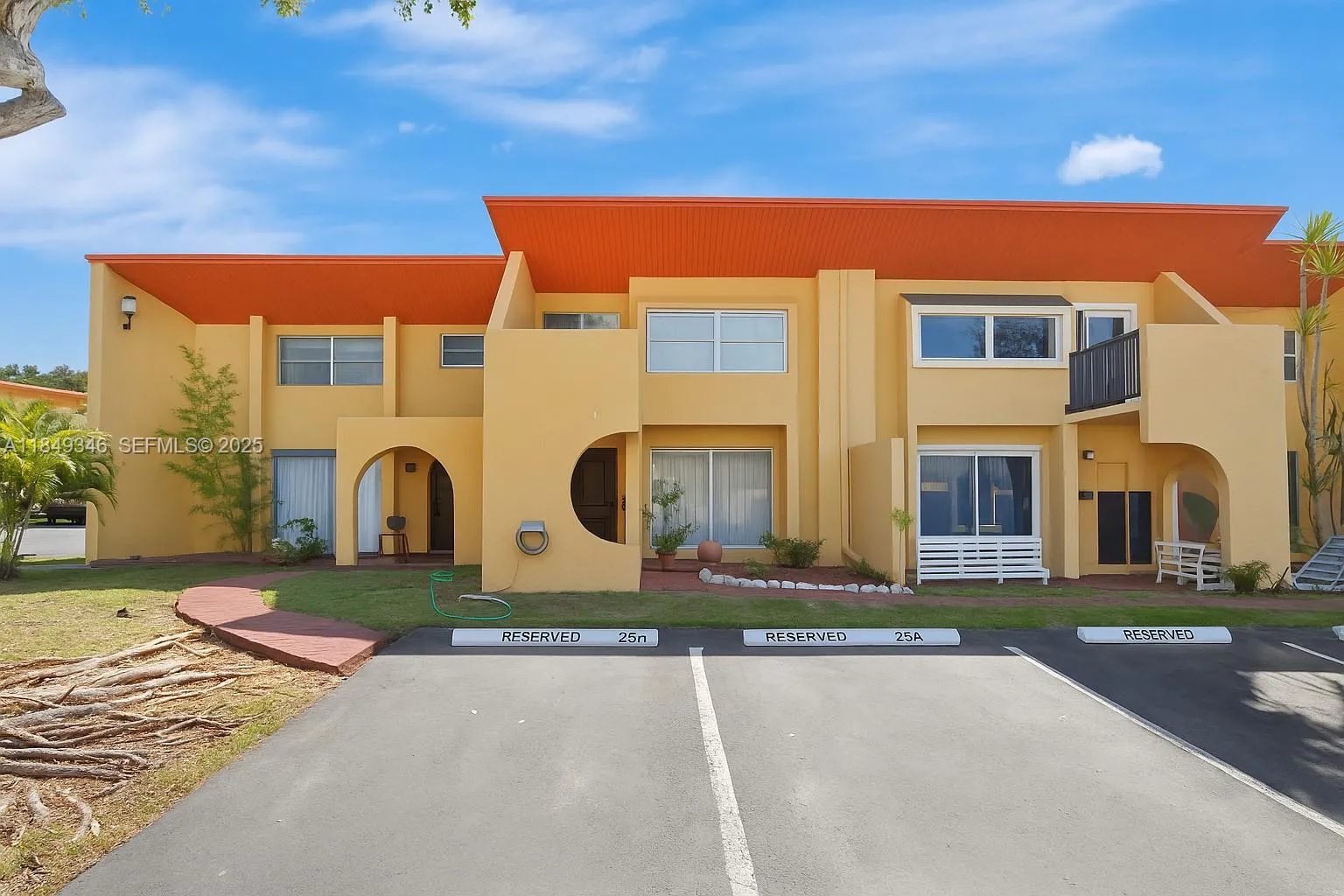 Foto de propiedad en 13731 SW 84th Street B, Miami, FL 33183 Miami con MLS# 